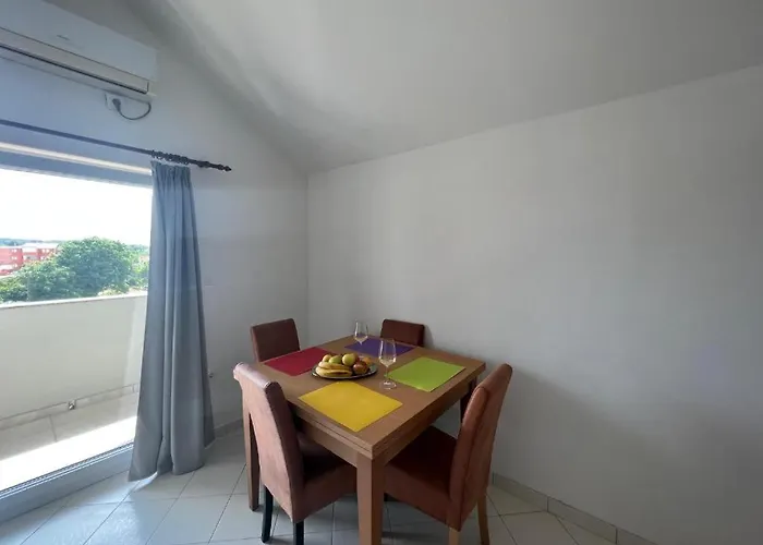 아파트 Melek 메덜린